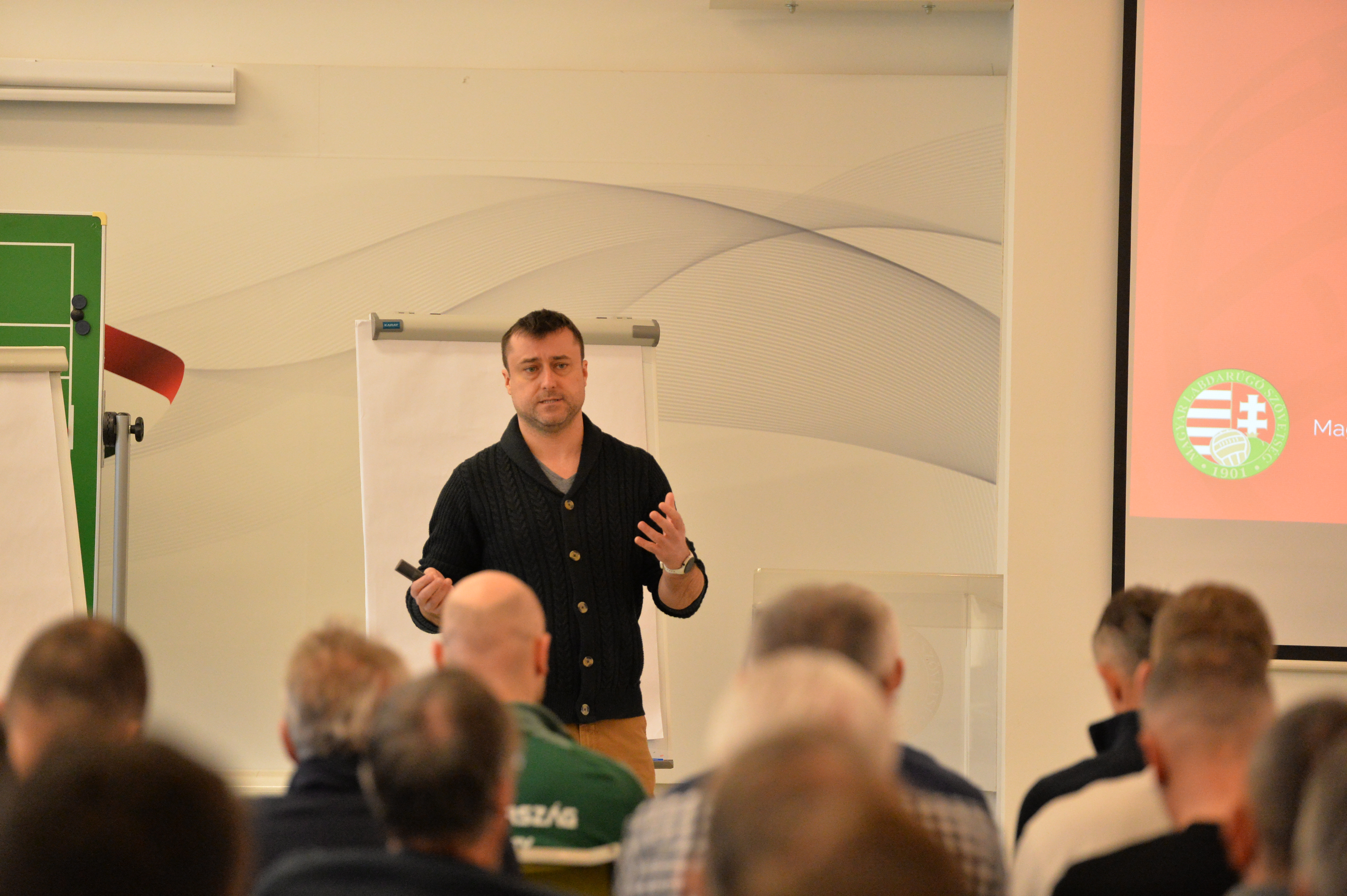 A cél, hogy minél több gyermek focizzon minél hosszabb ideig